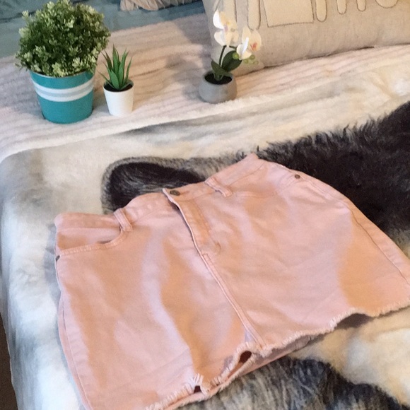 A pink only worn once skirt - Picture 1 of 1